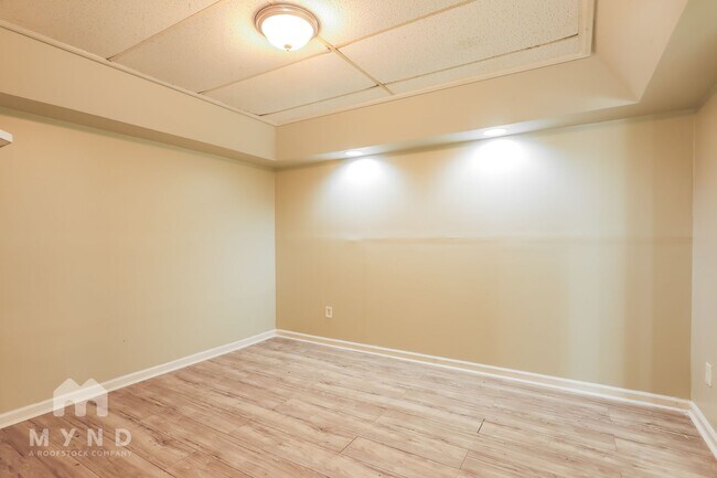 Building Photo - 2708 Laburnum Dr