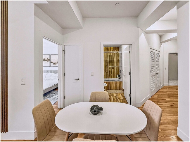 Building Photo - 236 W Thompson St