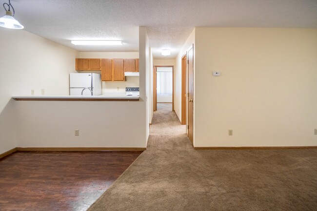 Dining Area & Kitchen - Red Oak 48-Unit (City View Apartments)