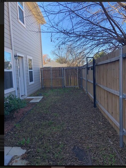 Building Photo - 2001 S Jennings Ave