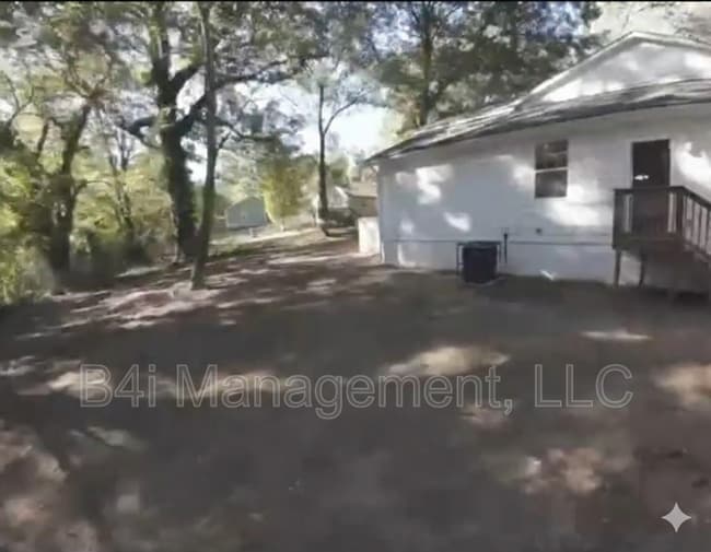 Building Photo - 226 Polar Rock Rd SW