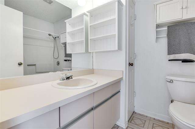 Building Photo - 18 Park Ln