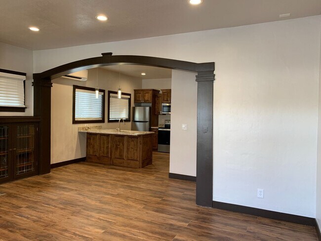 Building Photo - Newly Remodeled One Bedroom in The Avenues...