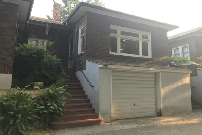 Building Photo - SEA 833-835 34th Ave/ 3329-3331 E Marion St