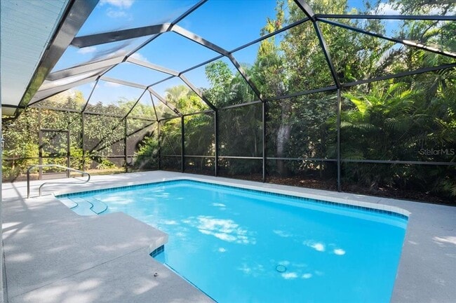 Building Photo - 700 Silk Oak Dr