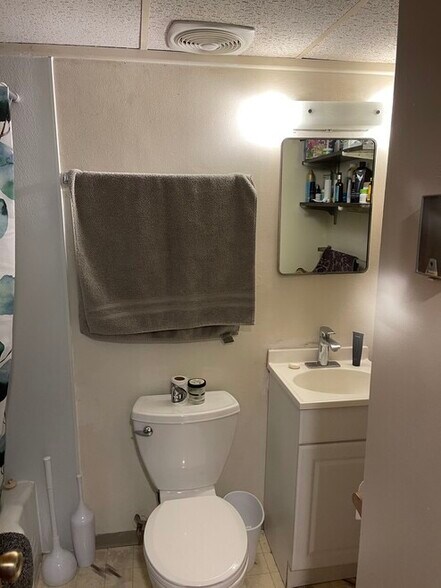 Building Photo - 810 NE Michigan St