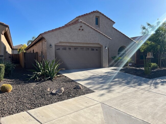 Building Photo - BEAUTIFUL 4 BEDROOM 2 BATHROOM HOME IN PEORIA