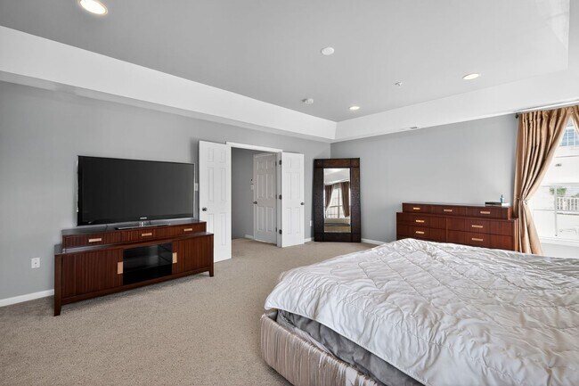 Building Photo - 4 Bed, 4.5 Bath Single Family Home in Clar...