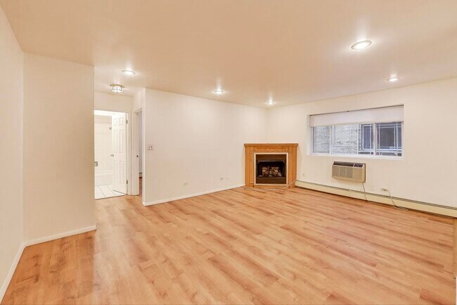 Building Photo - 5400 N Sheridan Rd