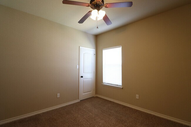 Building Photo - Stallion 3101 - 3105