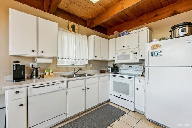Building Photo - Single Family Home For Rent