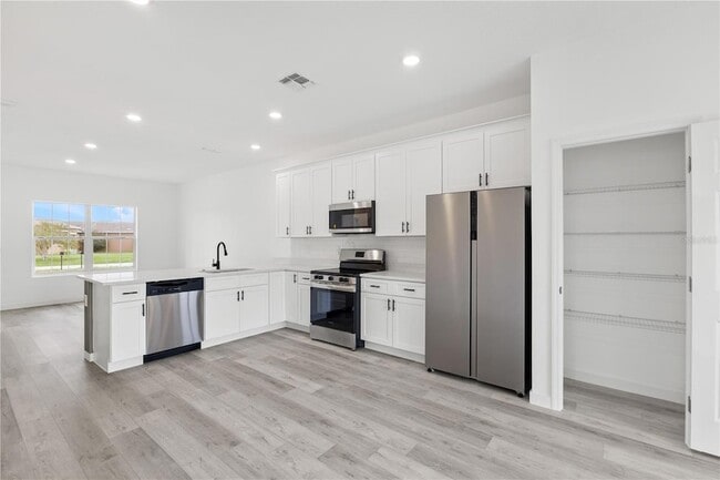 Building Photo - 835 Colville Dr