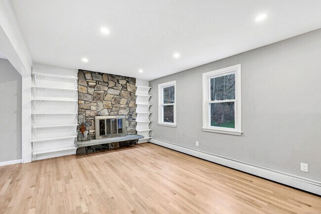 Building Photo - 19 Good Hill Rd