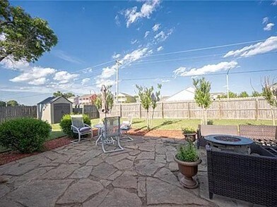 Building Photo - 1652 N Oakhaven Pl