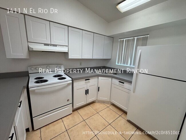 Building Photo - 1411 N El Rio Dr
