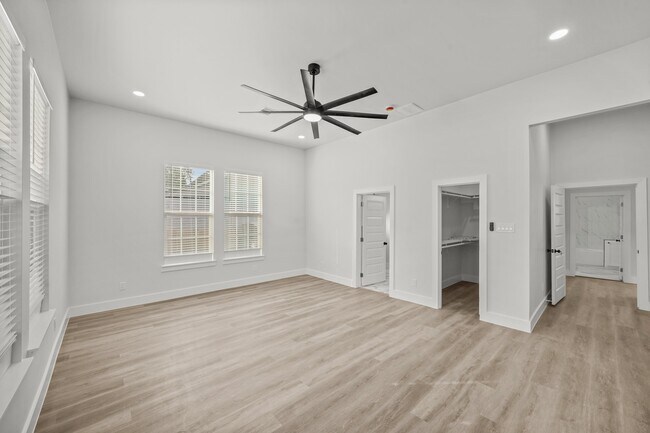 Building Photo - 2116 Everett St