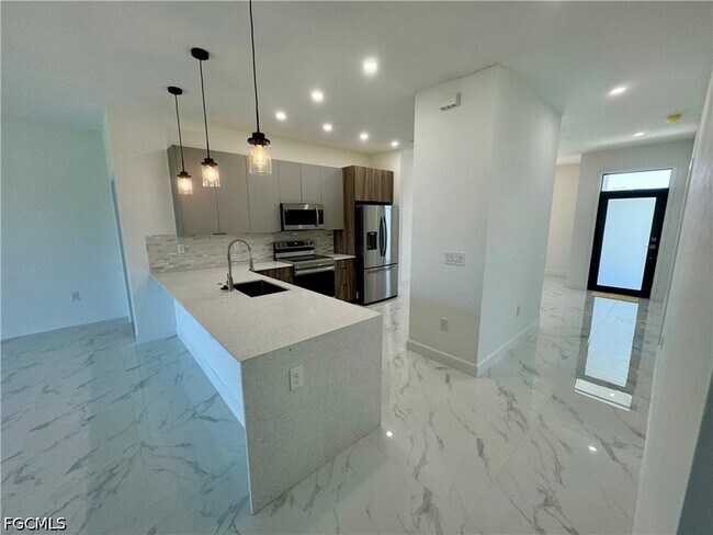Building Photo - 1208 NW 25th Pl