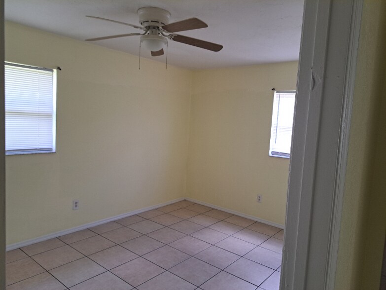 Building Photo - 1021 Oaktree Ln