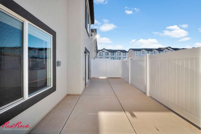 Building Photo - A Lovely 3 Bedroom Townhome designed for Elevated Living!