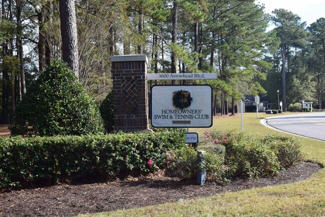 Building Photo - 201 Vesta Dr