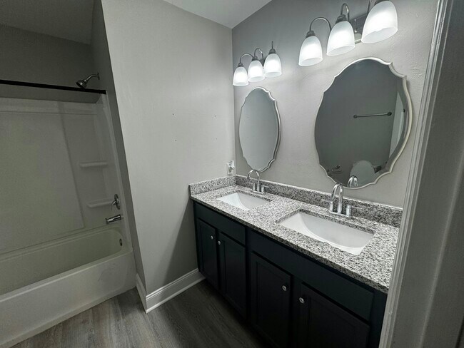 Building Photo - 2408 Escambia Dr