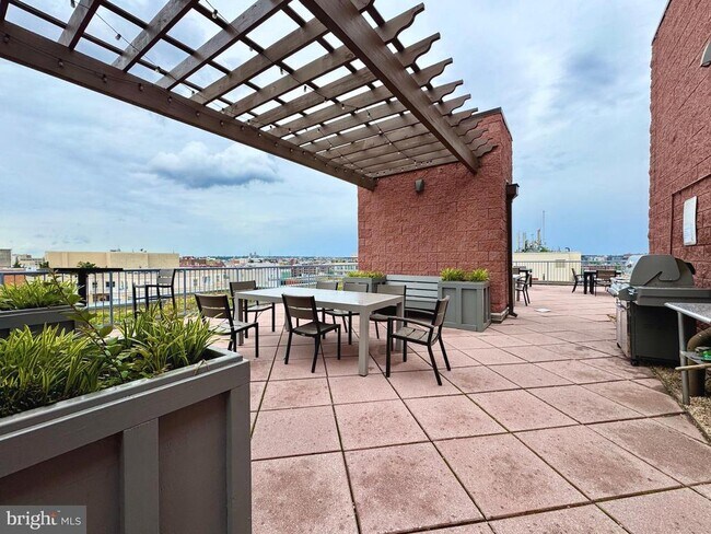 Building Photo - 1117 10th St NW