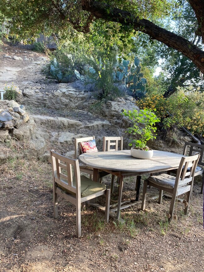 Garden Table - 21621 Circle Trl