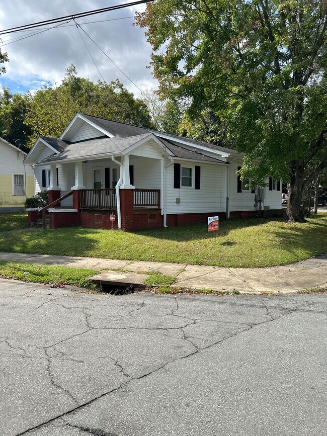 Primary Photo - 1800 Longview Dr