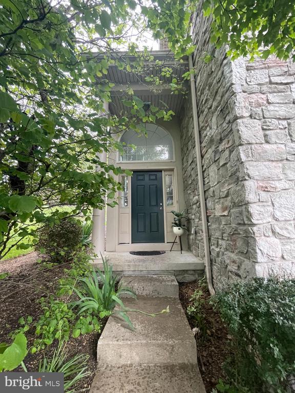 Building Photo - 629 Royal View Dr