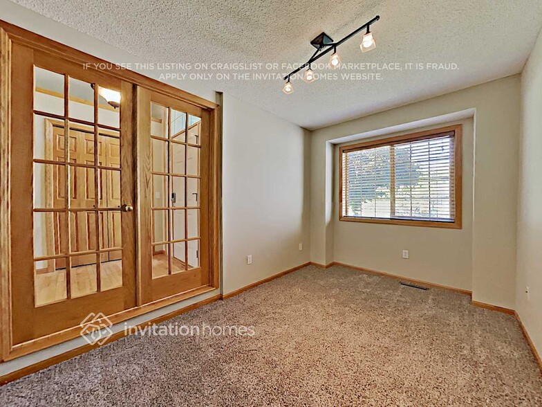 Building Photo - 5043 Ladyslipper Ave N
