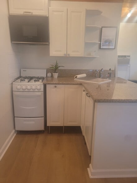 Full kitchen - 14116 High St