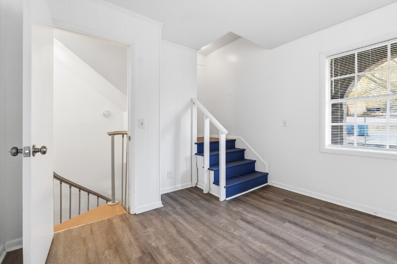 Building Photo - 1071-1073 Laurel Ln NW