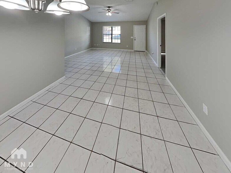 Building Photo - 6444 Diamond Leaf Ct N