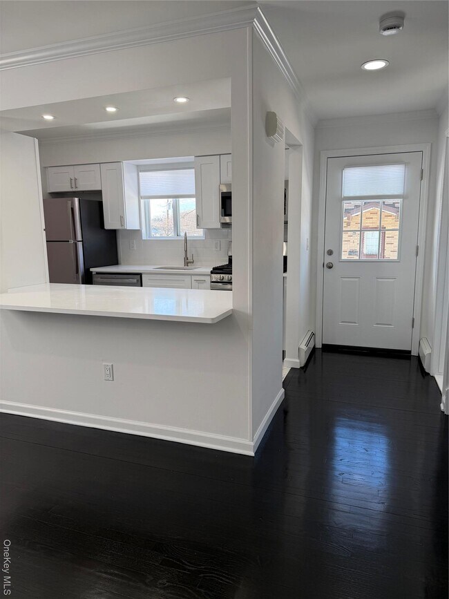 Building Photo - 12 Central Dr