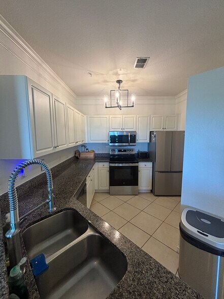 Building Photo - 4302 Bayside Village Dr