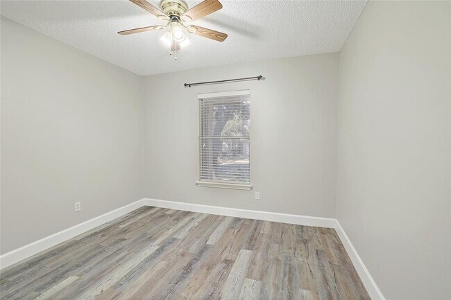 Building Photo - 10905 Claywood Dr