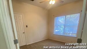 Building Photo - 823 Point Cove