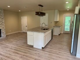 Building Photo - 119 Wilmot Dr