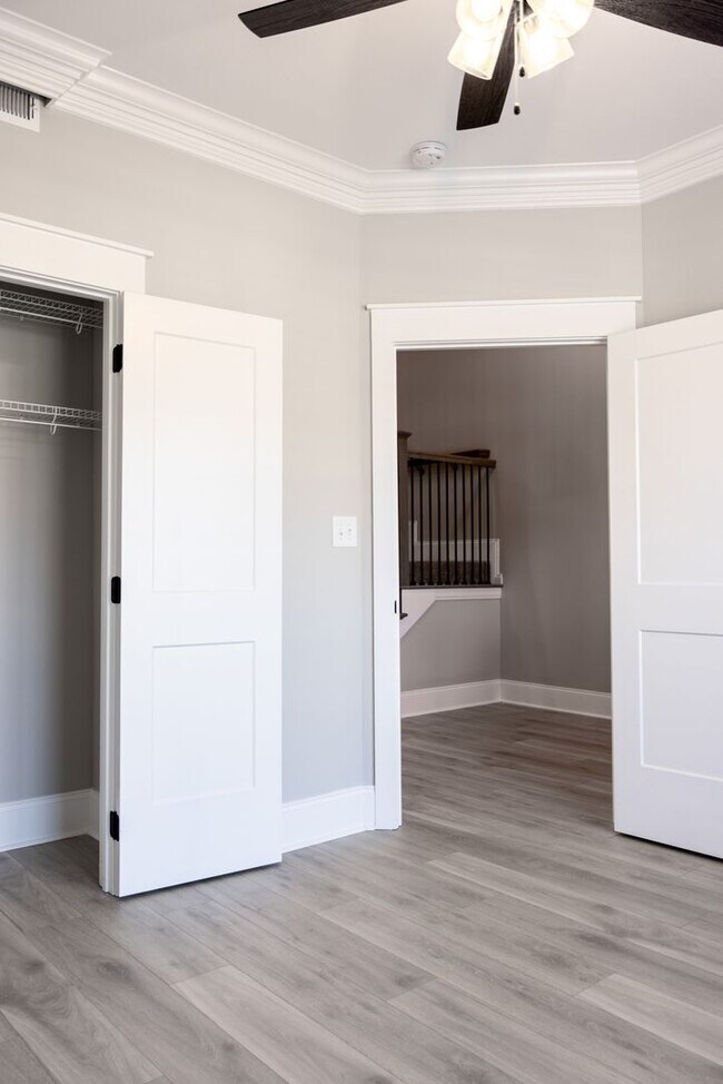 Building Photo - Elegant All-Brick Townhome in a Gated Community in Sango