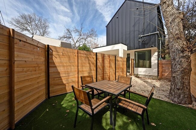 Building Photo - 1709 Willow St