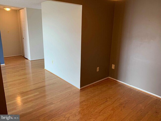 Building Photo - 4500 S Four Mile Run Dr