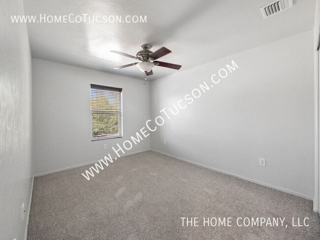 Building Photo - 5749 E Bellow Ln