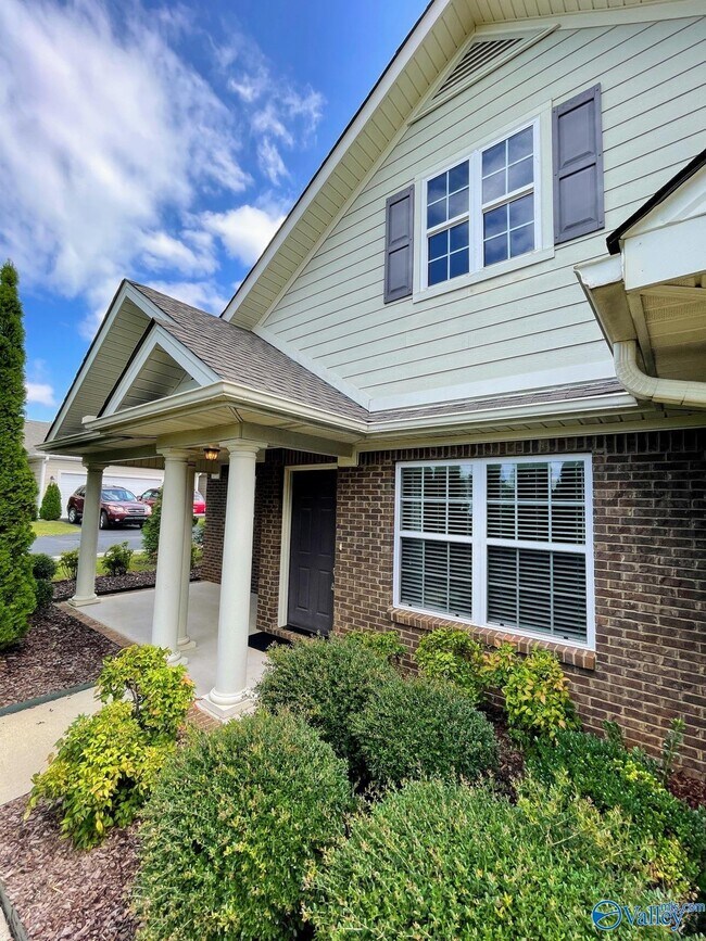 Building Photo - 57 NW Moore Farm Cir