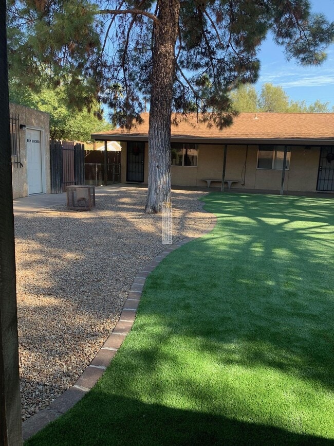 Building Photo - 2819 E Fort Lowell Rd