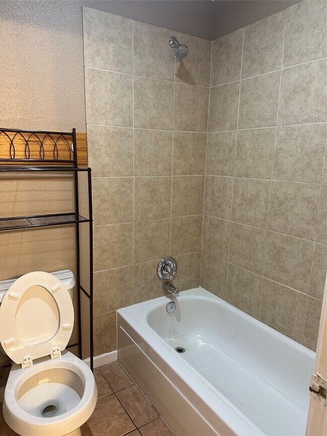 Building Photo - 2121 El Paseo St