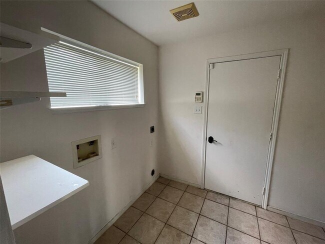 Building Photo - 3217 Maryfield Ln