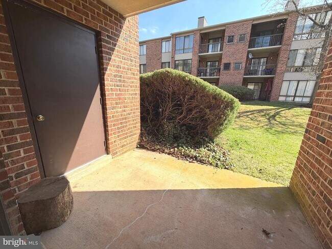 Building Photo - 18131 Chalet Dr