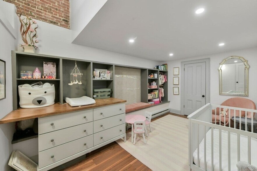 Building Photo - 93 Revere St