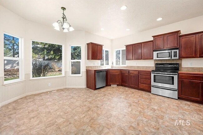 Building Photo - 850 W Heather Woods Dr