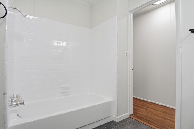 Building Photo - 846 Marilyn St